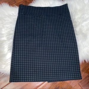 Excellent condition Margaret M Plaid Pencil Skirt Size Medium
